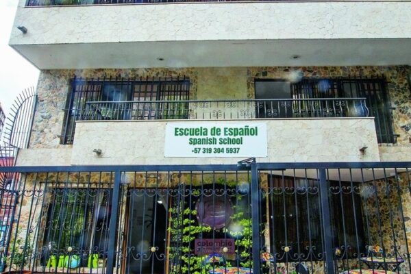 Tour Privado sobre Pablo Escobar con Teleférico en Medellín - Image 5