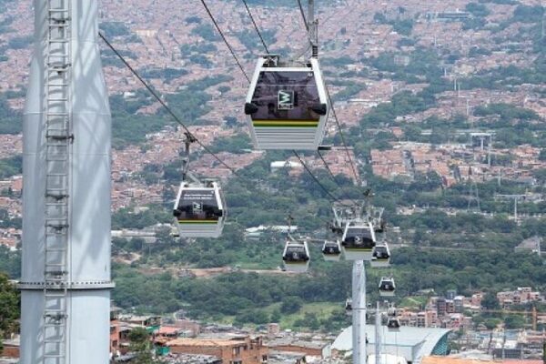 Tour Privado sobre Pablo Escobar con Teleférico en Medellín - Image 6