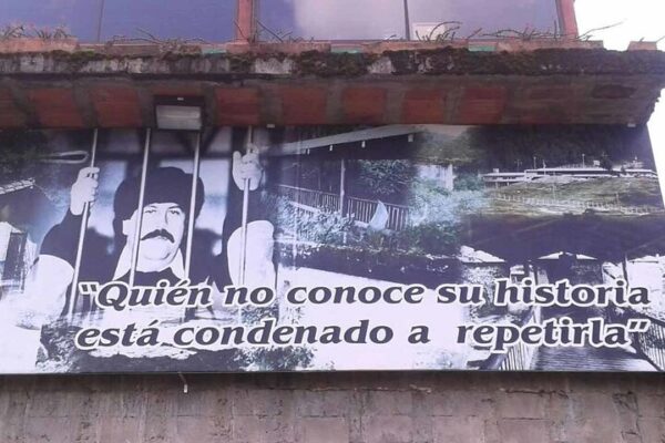 Tour Privado sobre Pablo Escobar con Teleférico en Medellín - Image 8